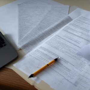 AI가 사람이 문서작성을 도와주는 이미지